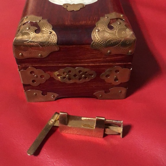 Antique Shanghai China Cherry wooden Jewelry Box with key & lock. - Picture 5 of 10